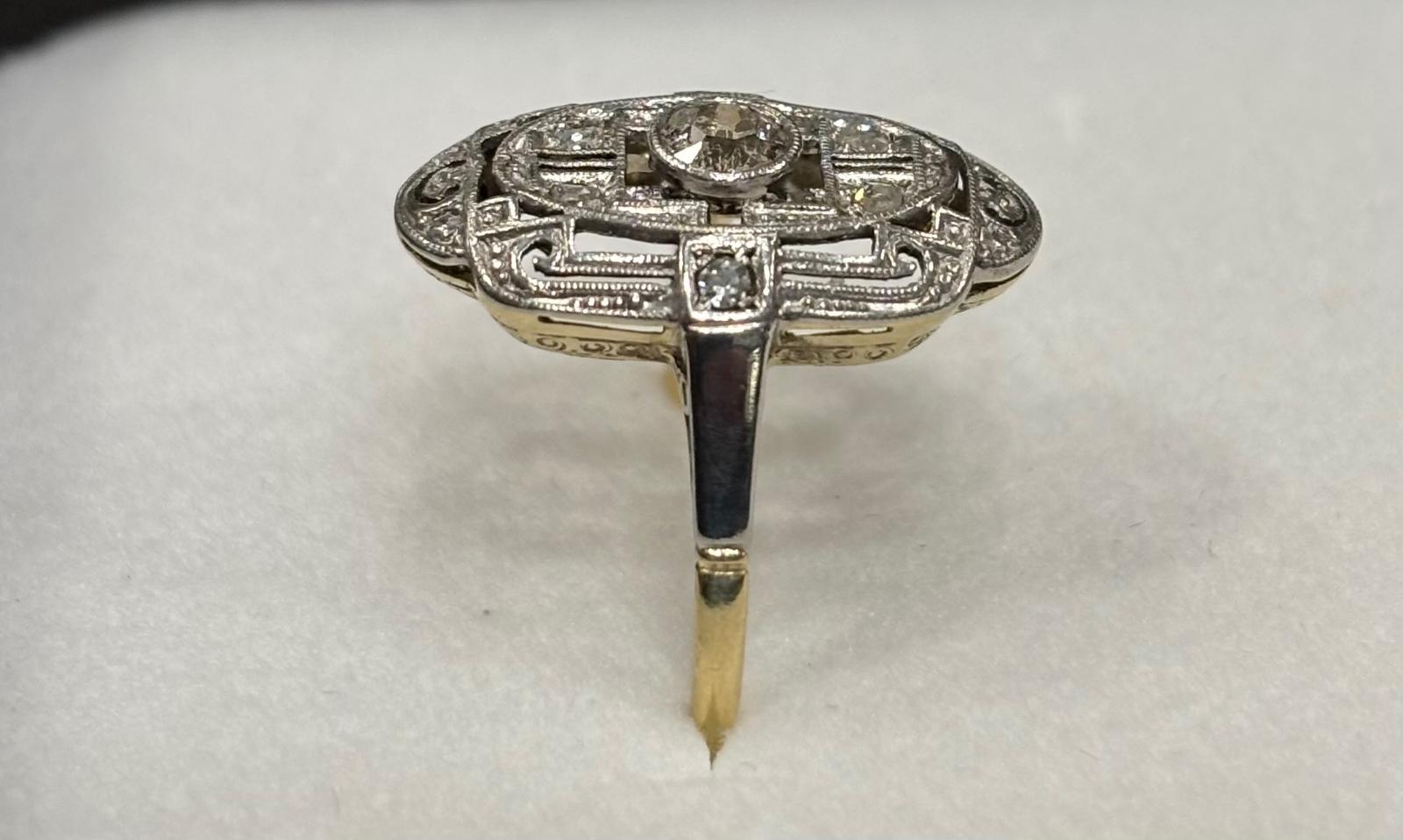 Zlatý prsten Art Deco s briliantem