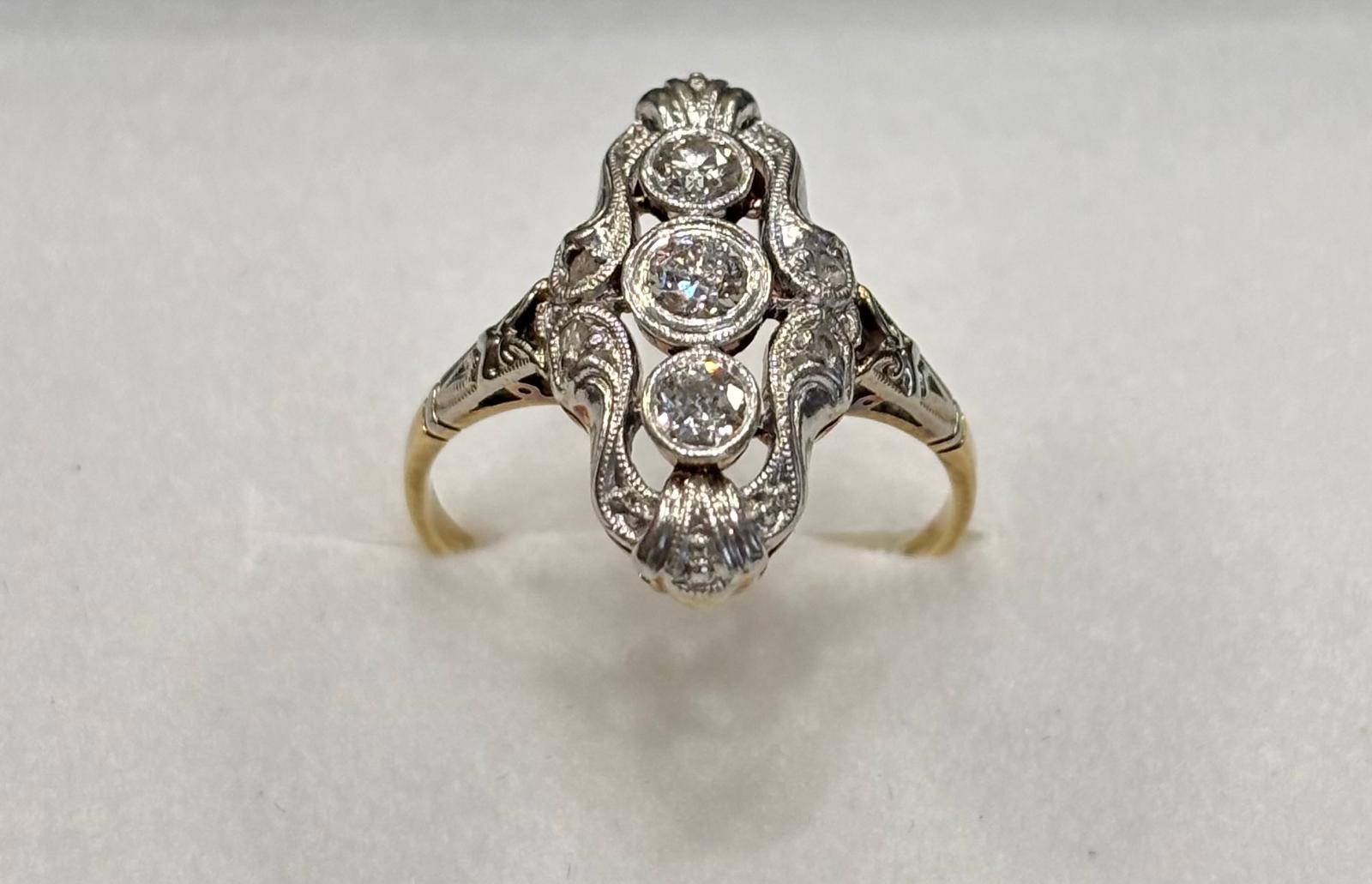 Zlatý Prvorepublikový prsten s brilianty