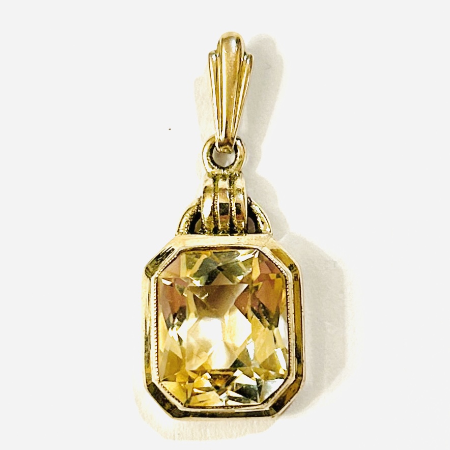 Stříbrný zlacený art-deco přívěšek s citrínem