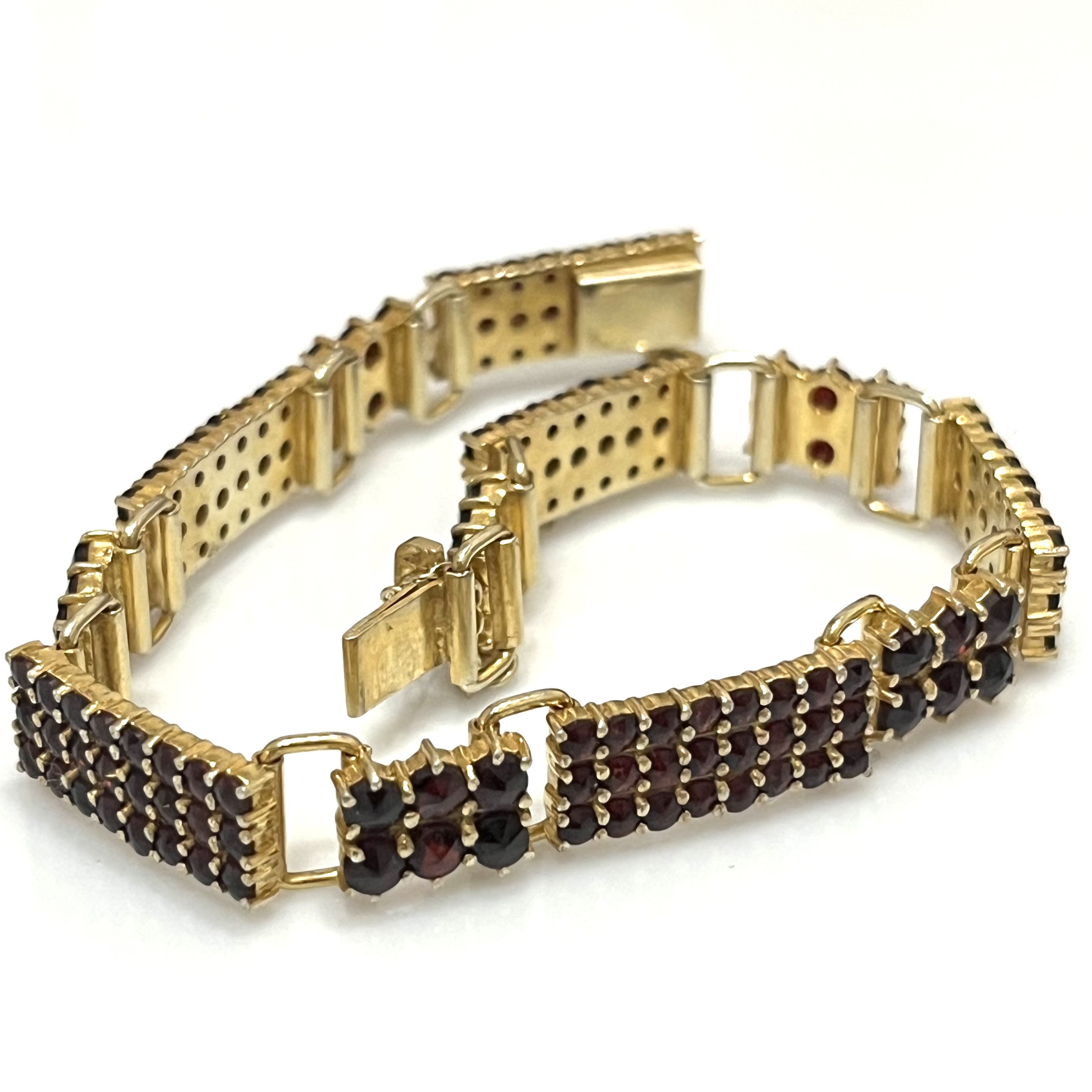 Granátový stříbrný náramek pozlacený