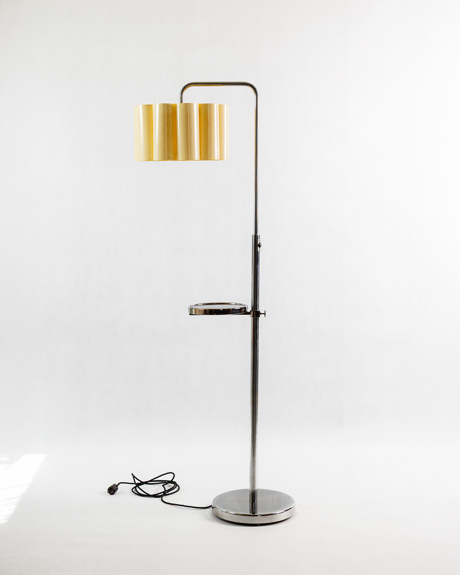 STOJACÍ LAMPA FUNKCIONALISMUS