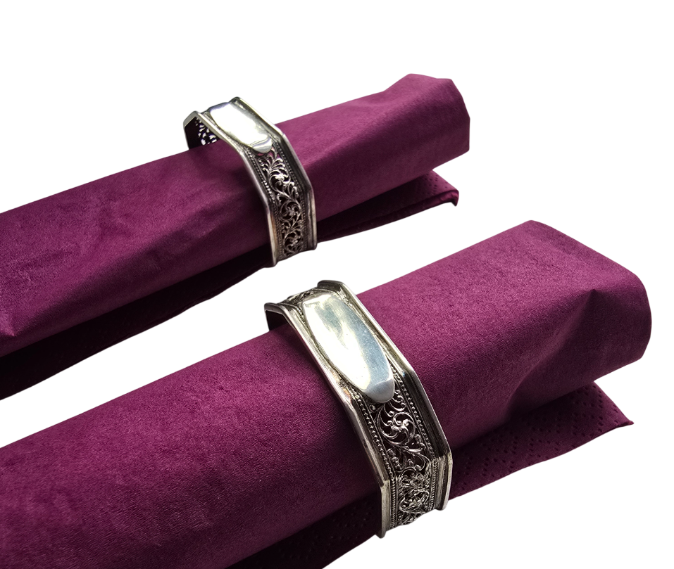 Stříbrné art deco kroužky na ubrousky „pro štěstí“ z Merana