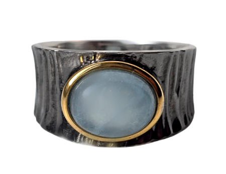 Stříbrný plastický prsten s mléčným akvamarínem