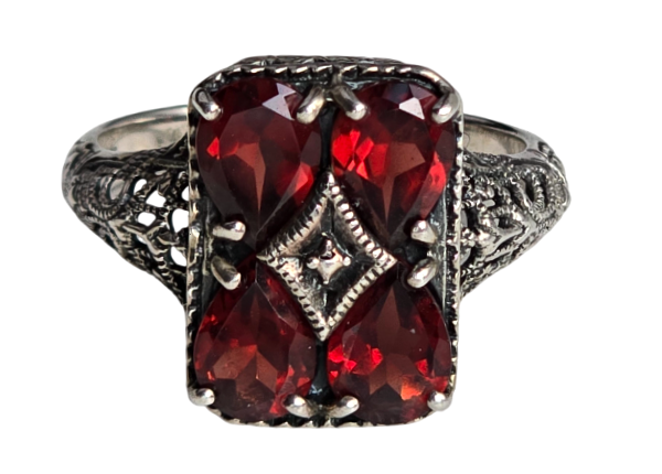 Stříbrný art deco prsten s granáty