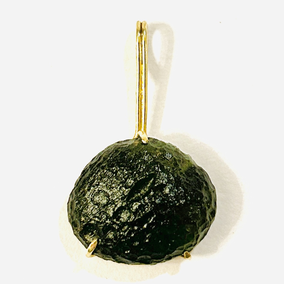 Zlatý moderní přívěšek s vltavínem