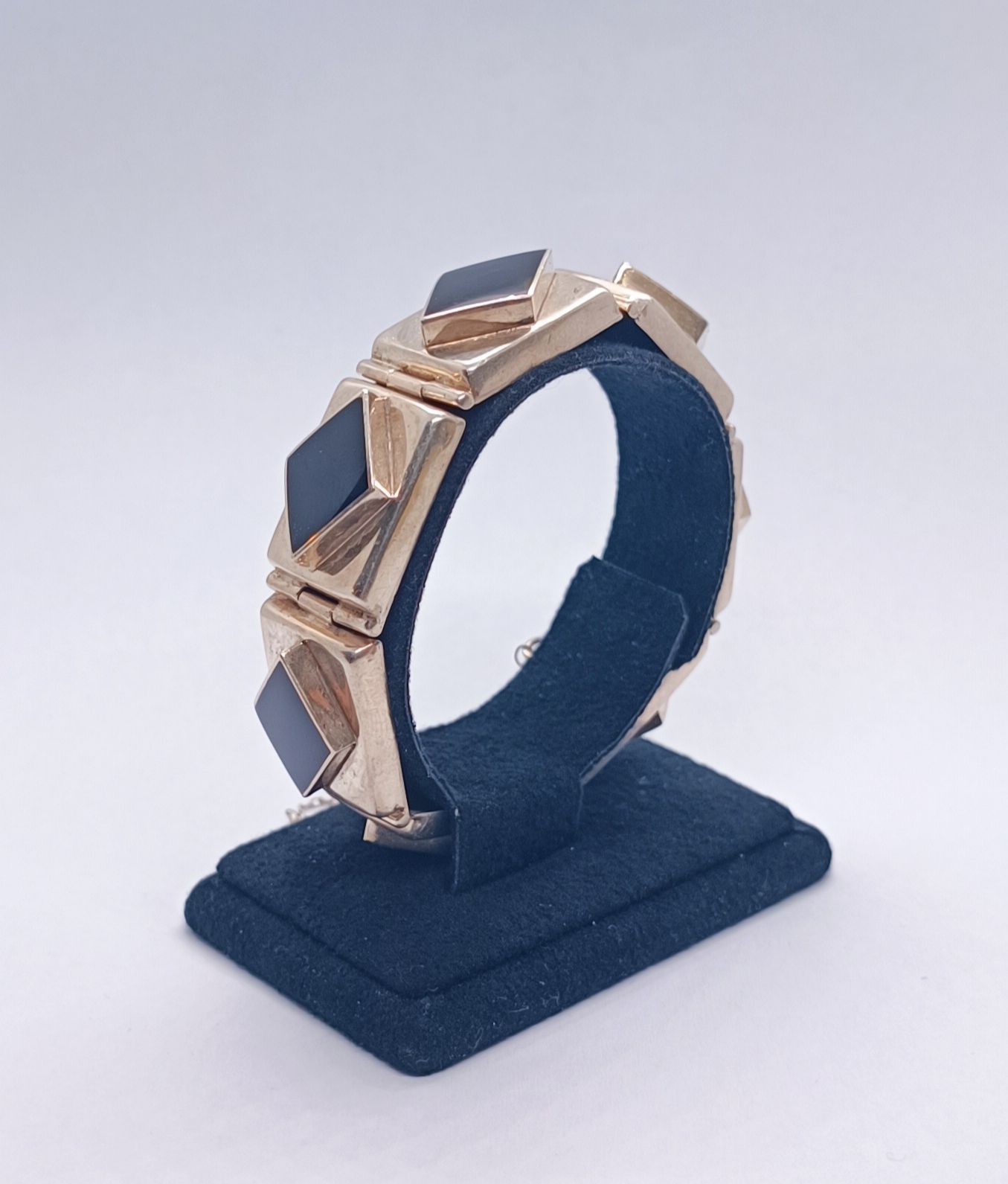 Art deco stříbrný náramek s onyxy