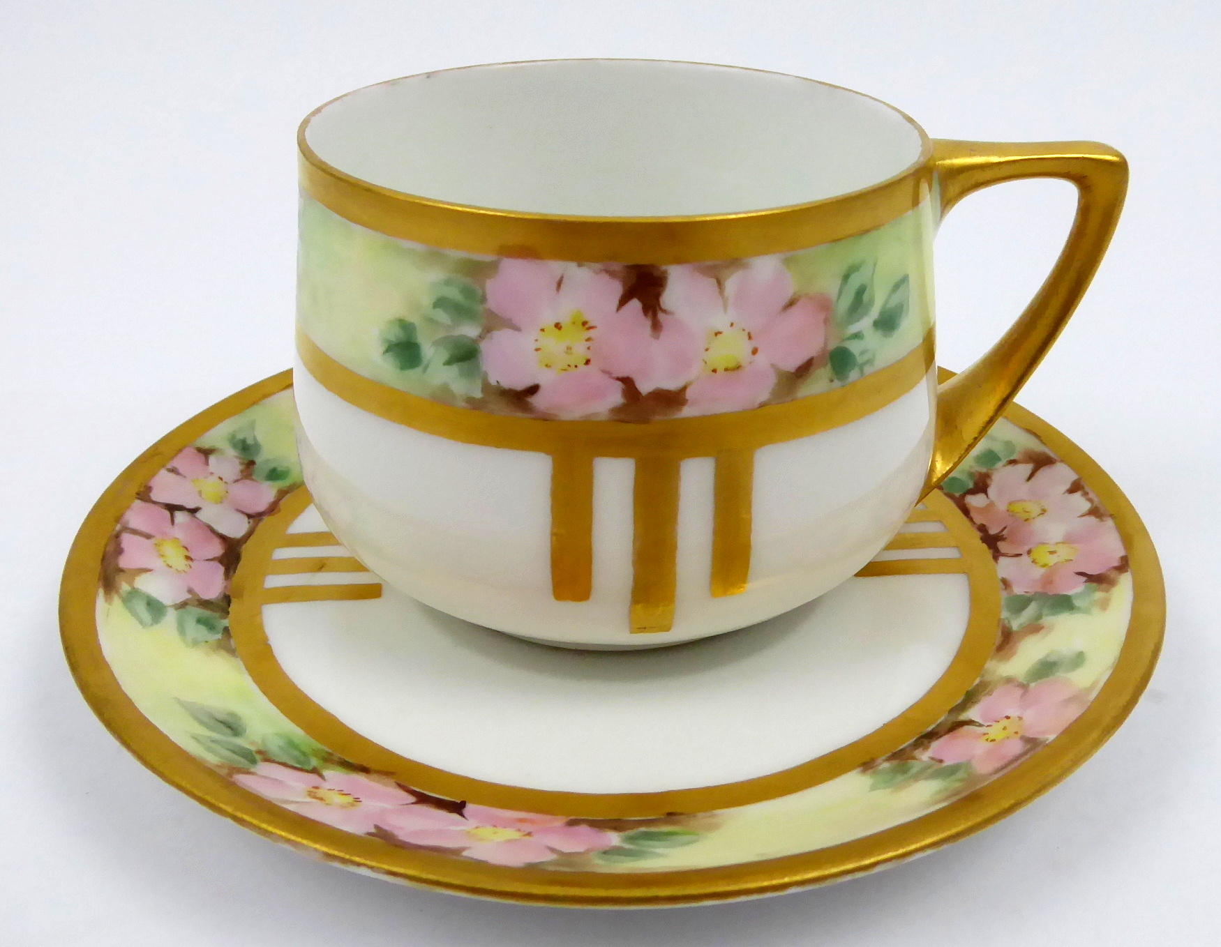 Secesní šálek s šípkovými růžemi – Rosenthal