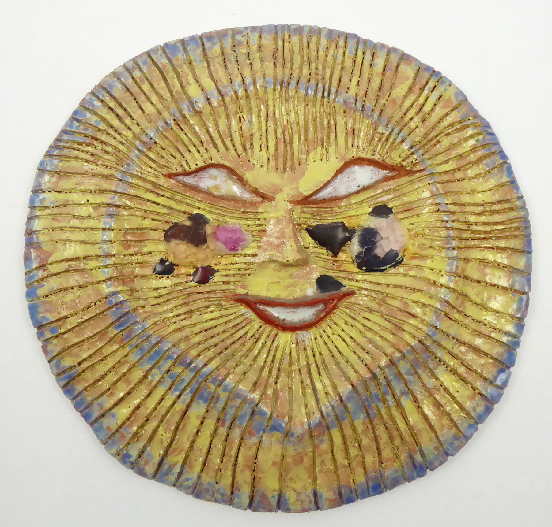 Slunce – závěsný reliéf z terakoty