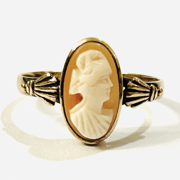 Zlatý nízkoryzostní starožitný prsten s kamejí