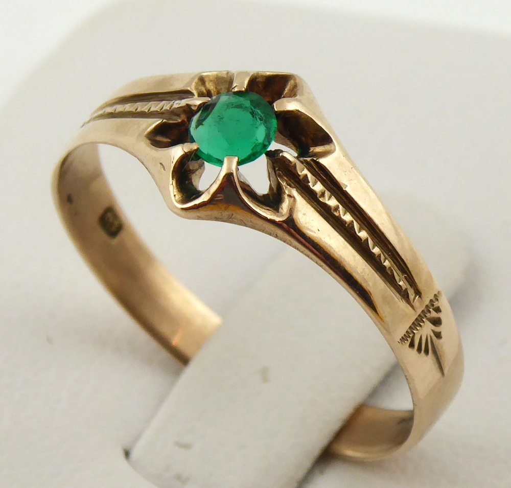 Prsten se zeleným kamínkem