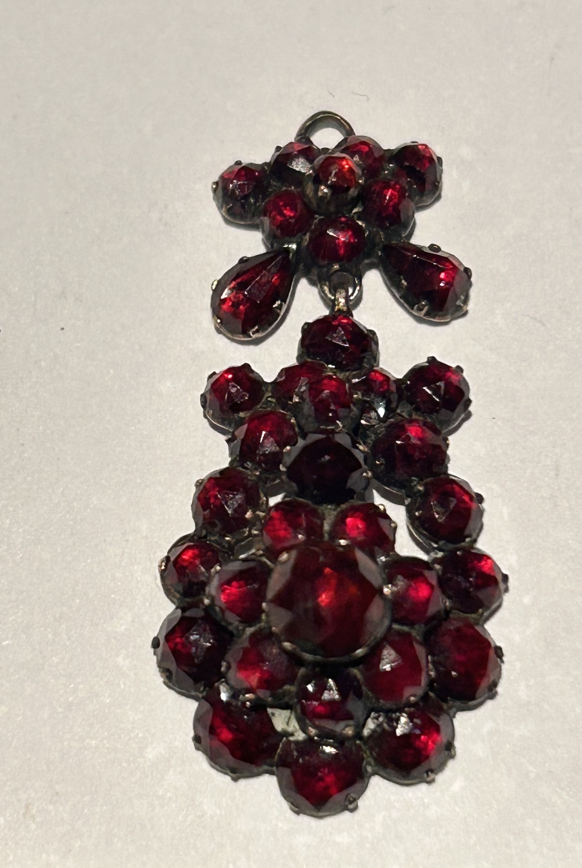 Přívěsek granátový