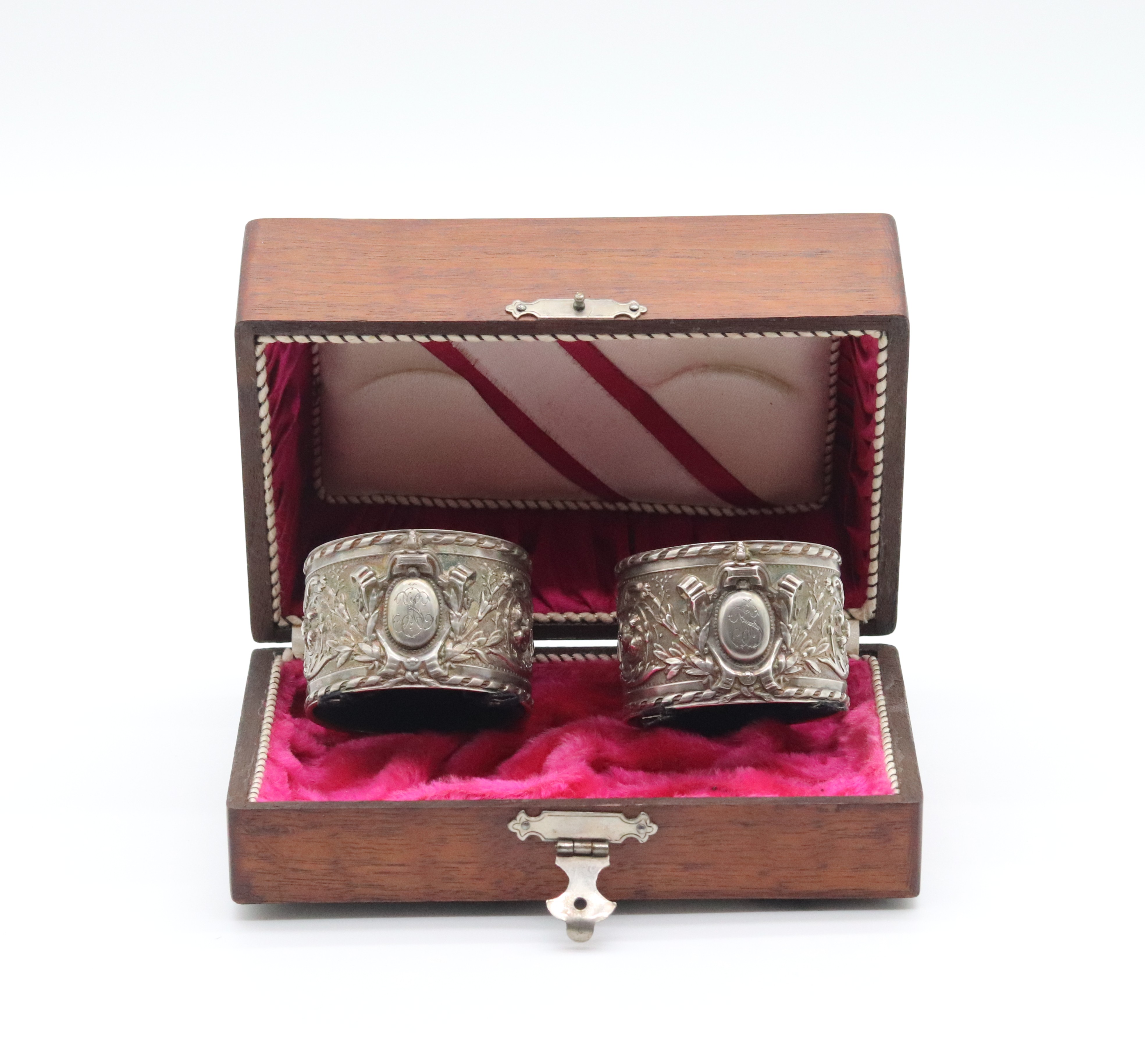 Stříbrné kroužky na ubrousky