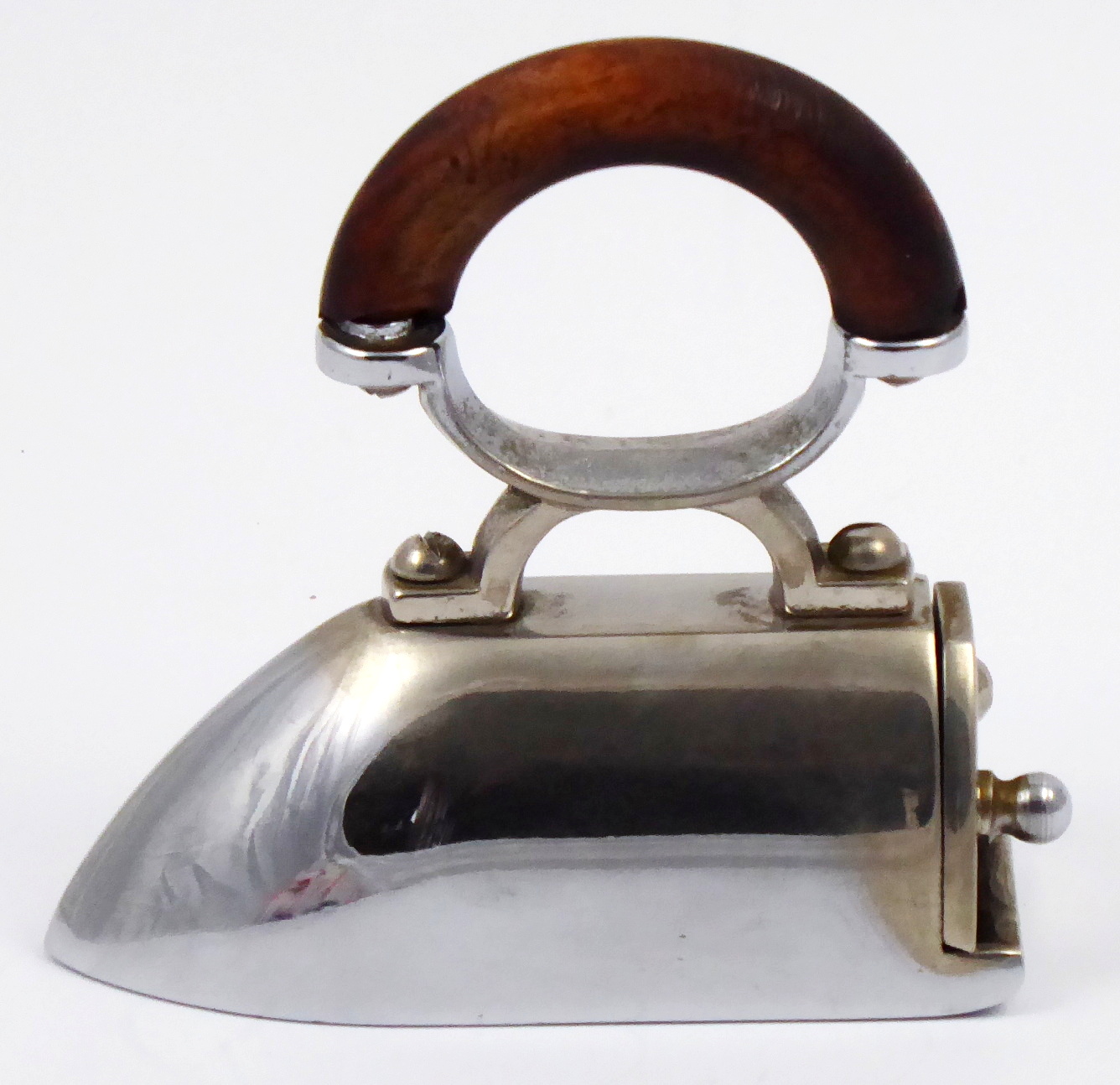 Starožitná malá žehlička s bukovou rukojetí