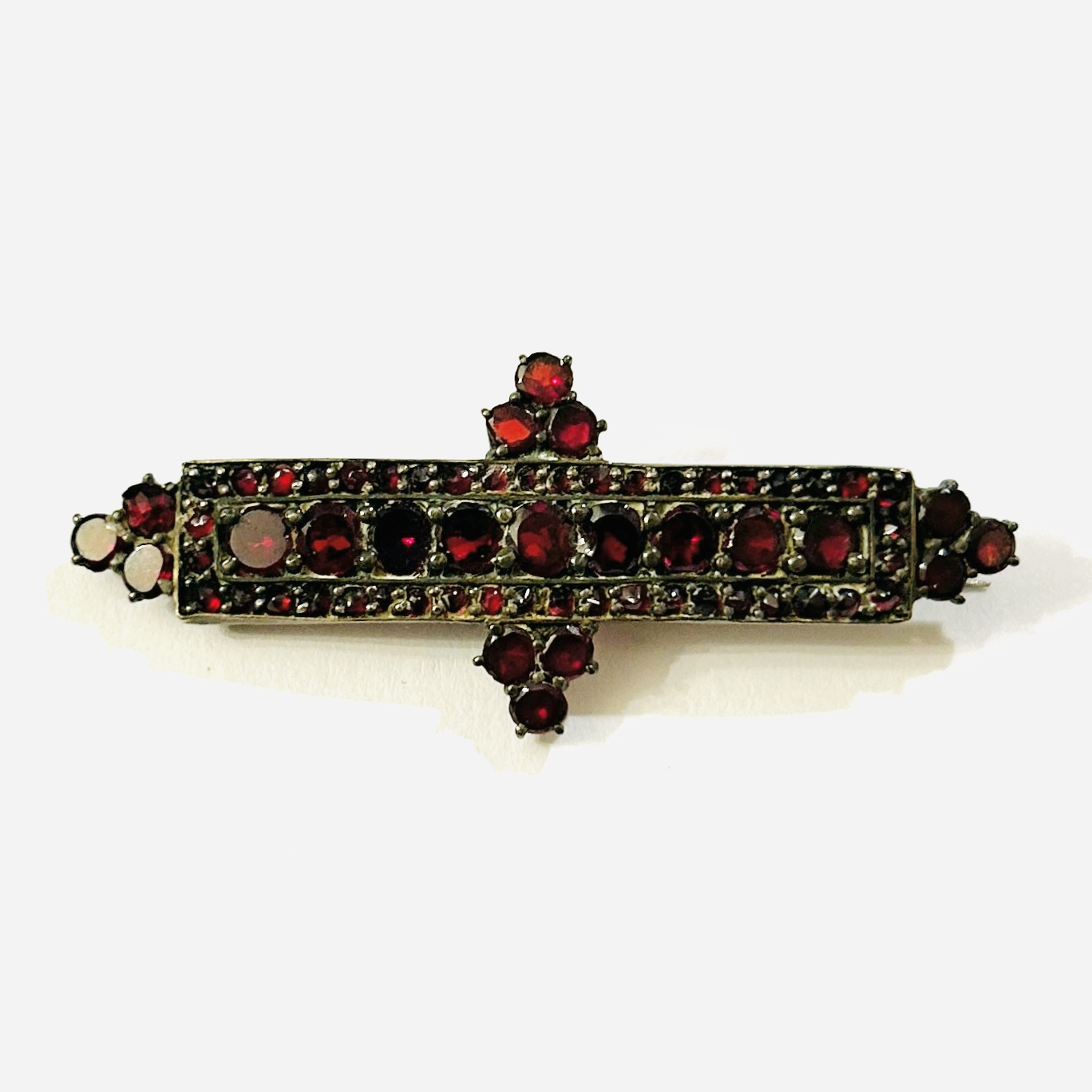 Starožitná novorenesanční brož s českými granáty