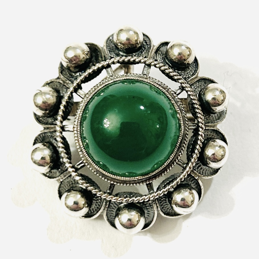 Stříbrná starožitná brož/přívěšek s chryzoprasem