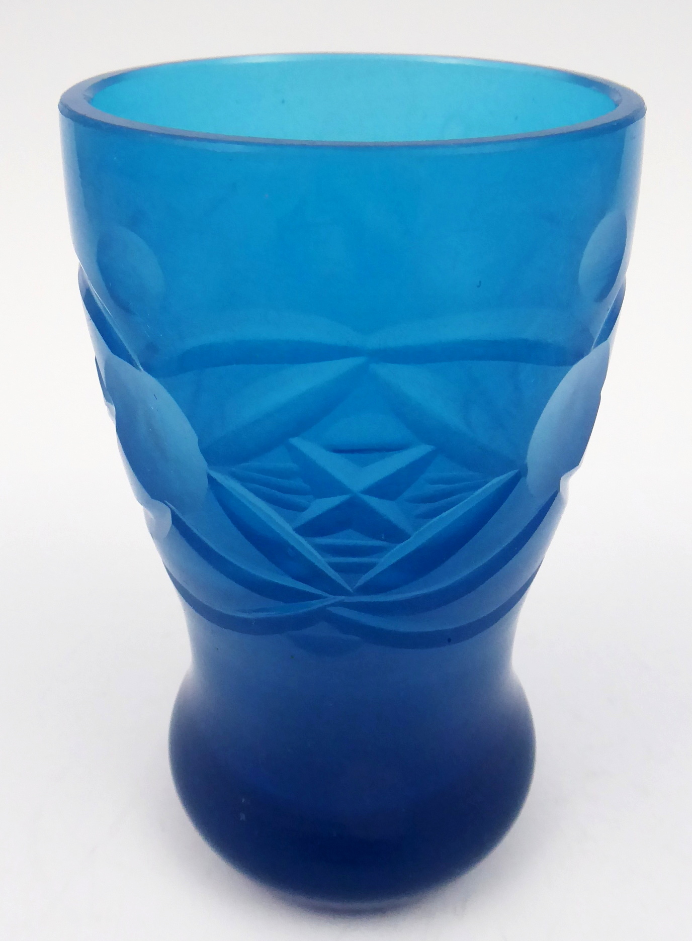 Biedermeirová  číše z modrého opálového skla