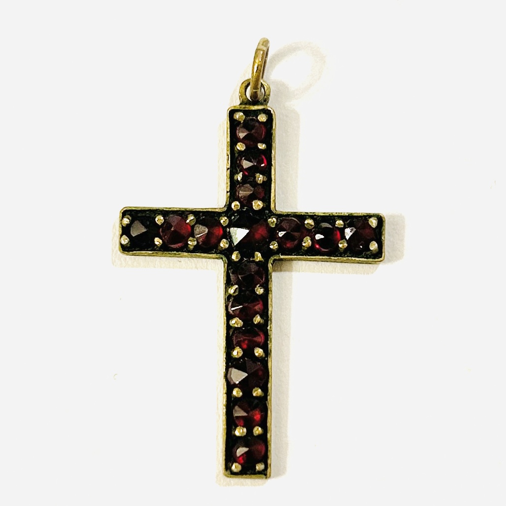 Starožitný přívěšek „kříž“ s českými granáty