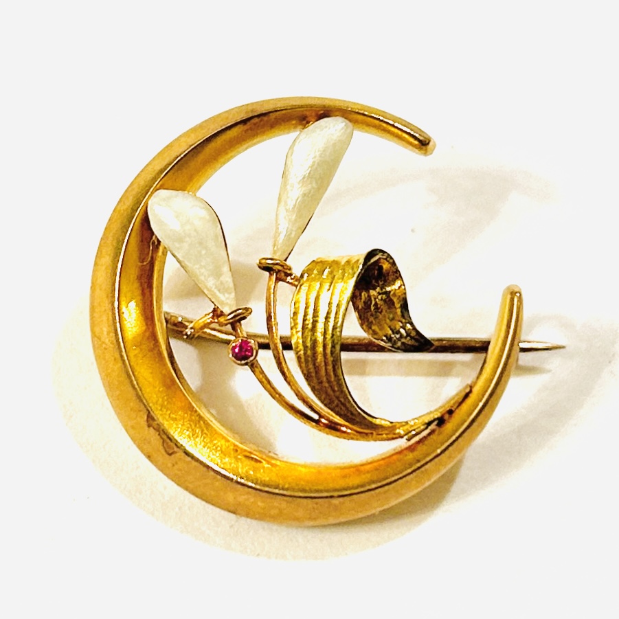 Zlatá secesní brož s rubínem a perlami