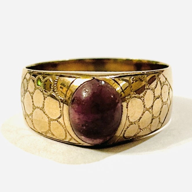 Zlatý nízkoryzostní secesní prsten s ametystem