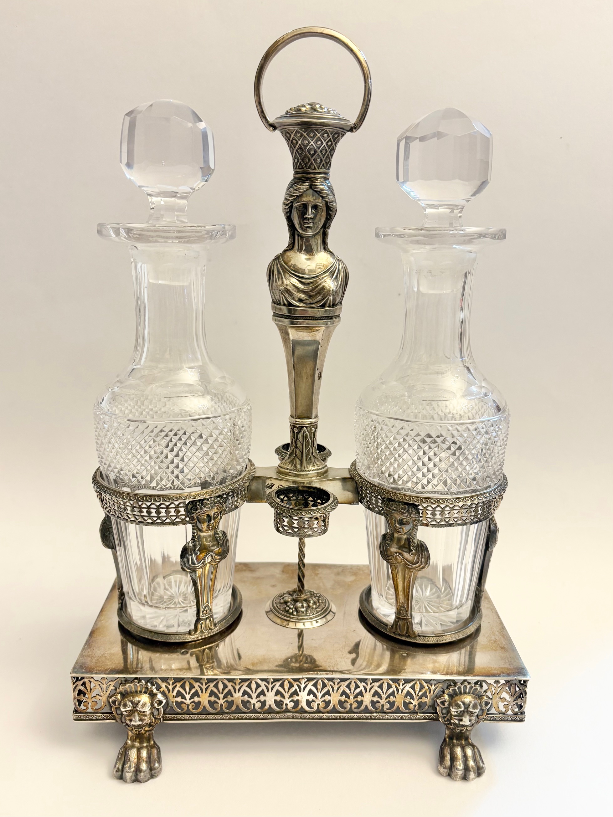 Stříbrná Empírová menáž