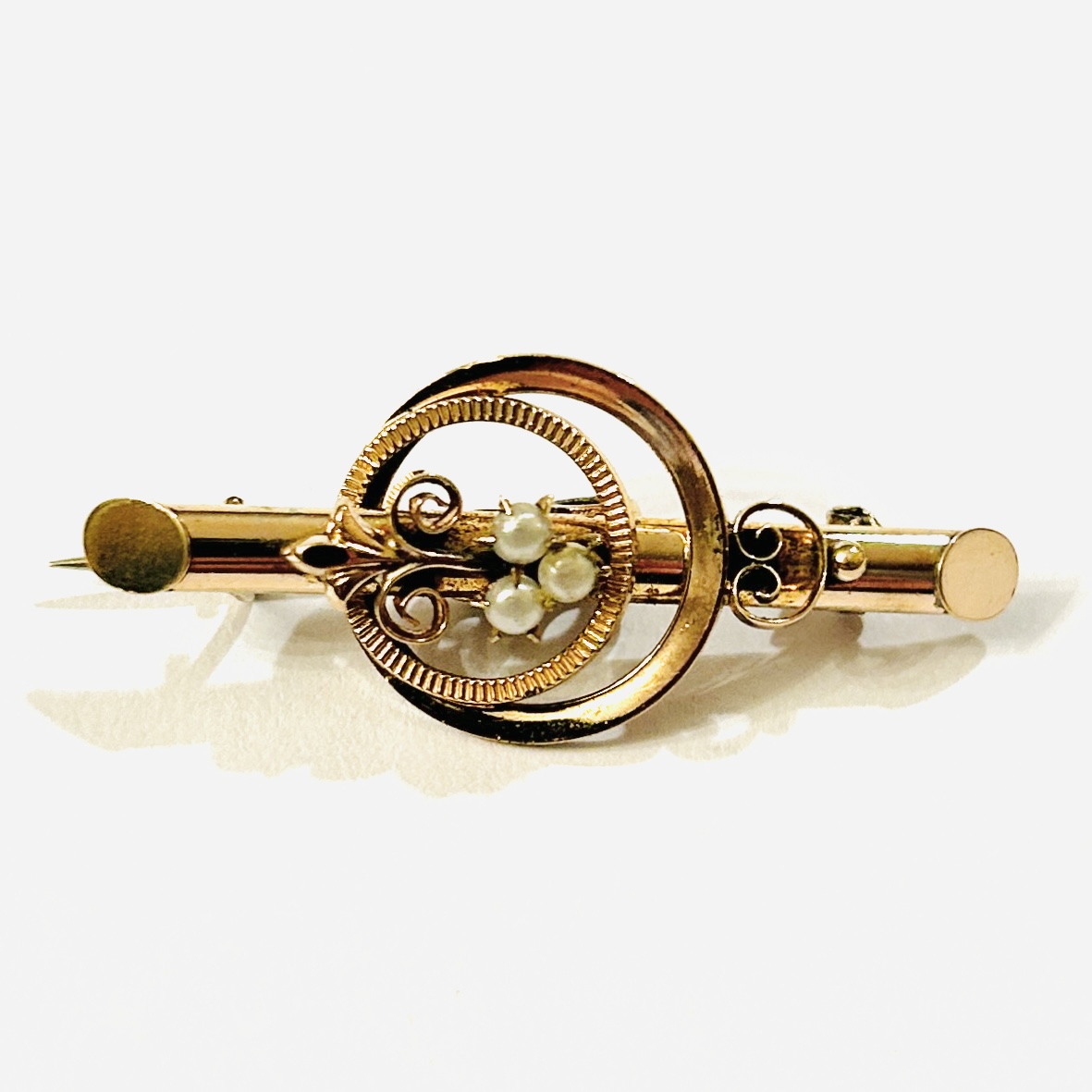 Zlacená starožitná brož/jezdec s perlami