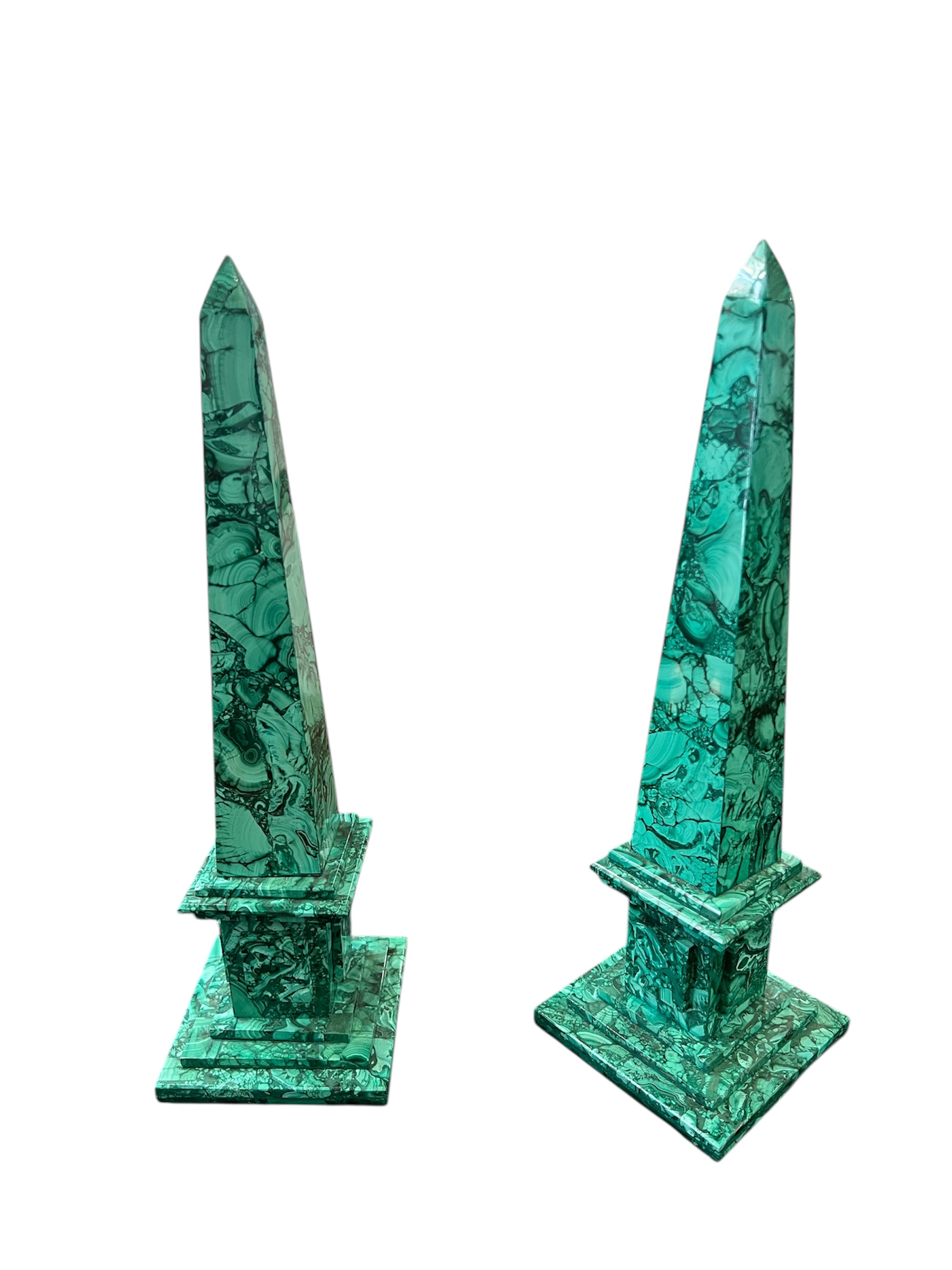 Pár dekorativních sloupků z přírodního malachitu (cca 1970–1980)