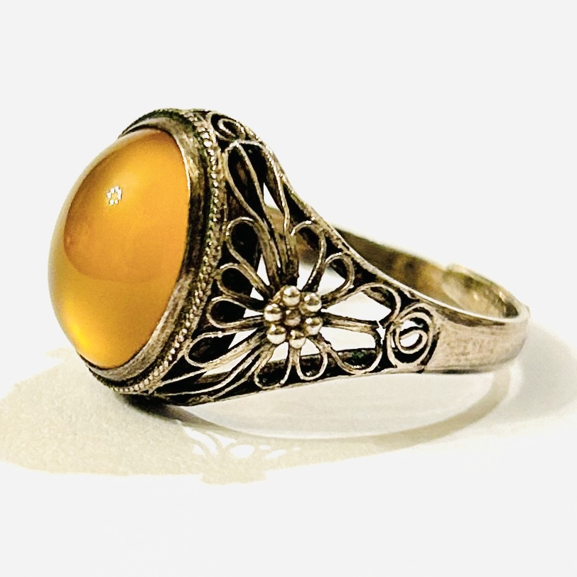 Stříbrný starožitný filigránový prsten se karneolem