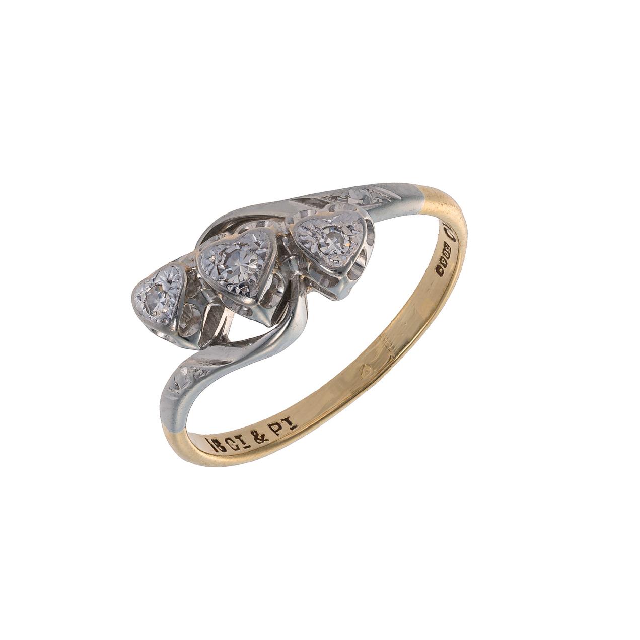 Zlatý prsten s přírodními diamanty