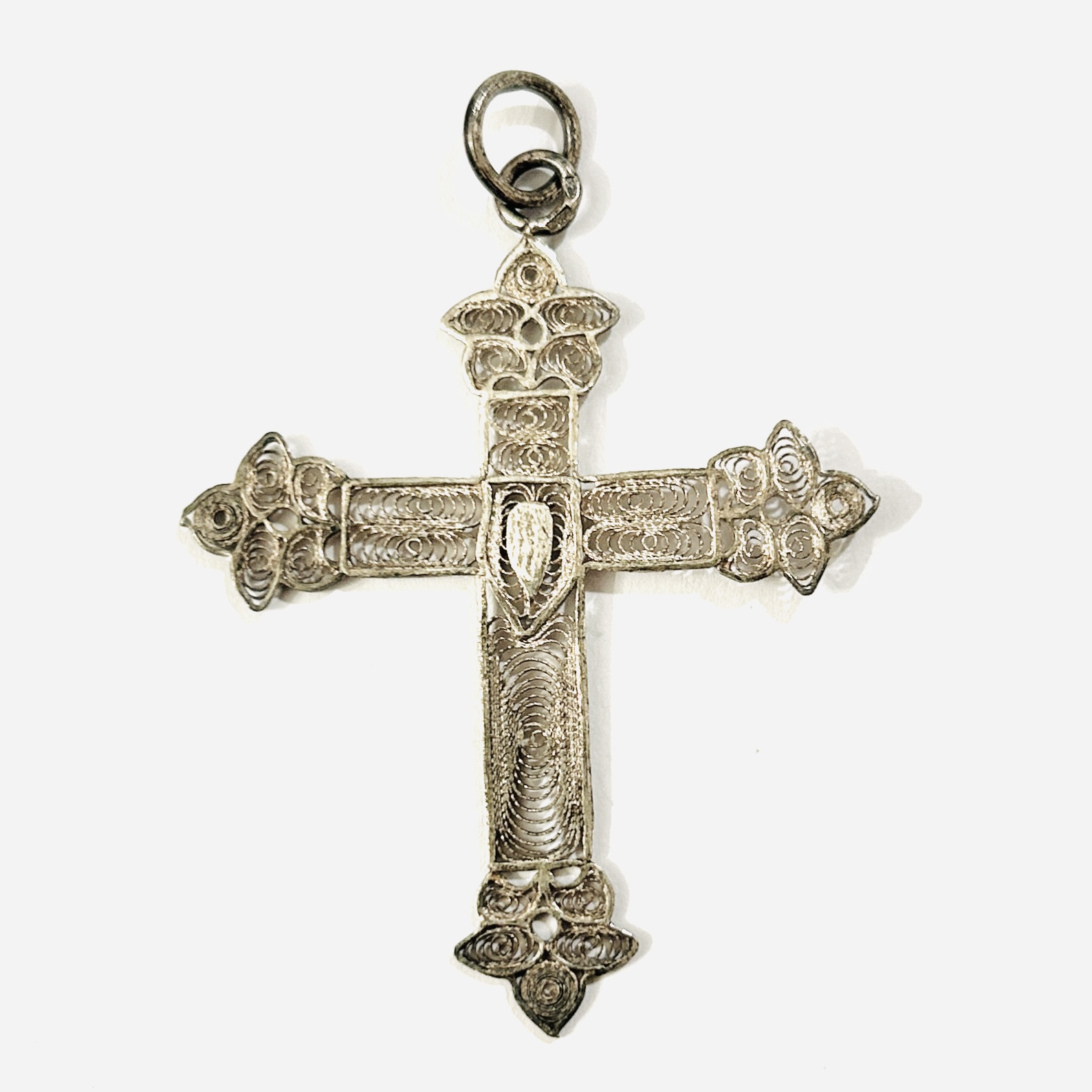 Stříbrný starožitný filigránový přívěšek „kříž“