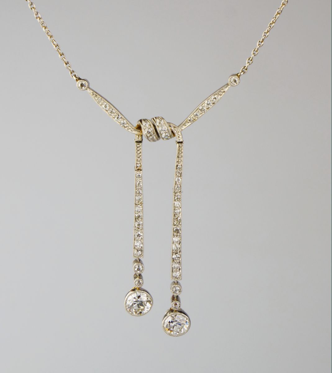 Platinový koliér s diamanty