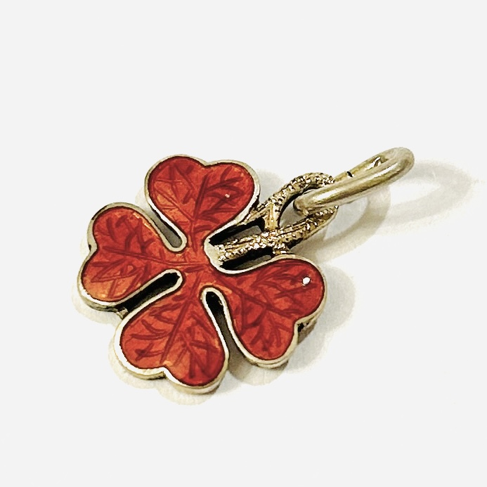 Stříbrný starožitný přívěšek „čtyřlístek“ se smaltem - 2