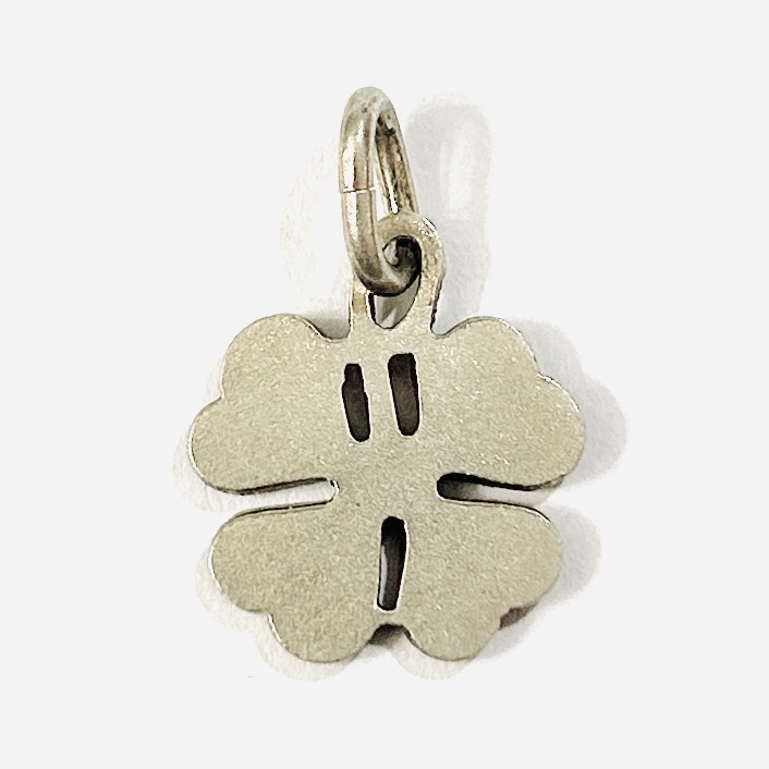 Stříbrný starožitný přívěšek „čtyřlístek“ se smaltem - 3