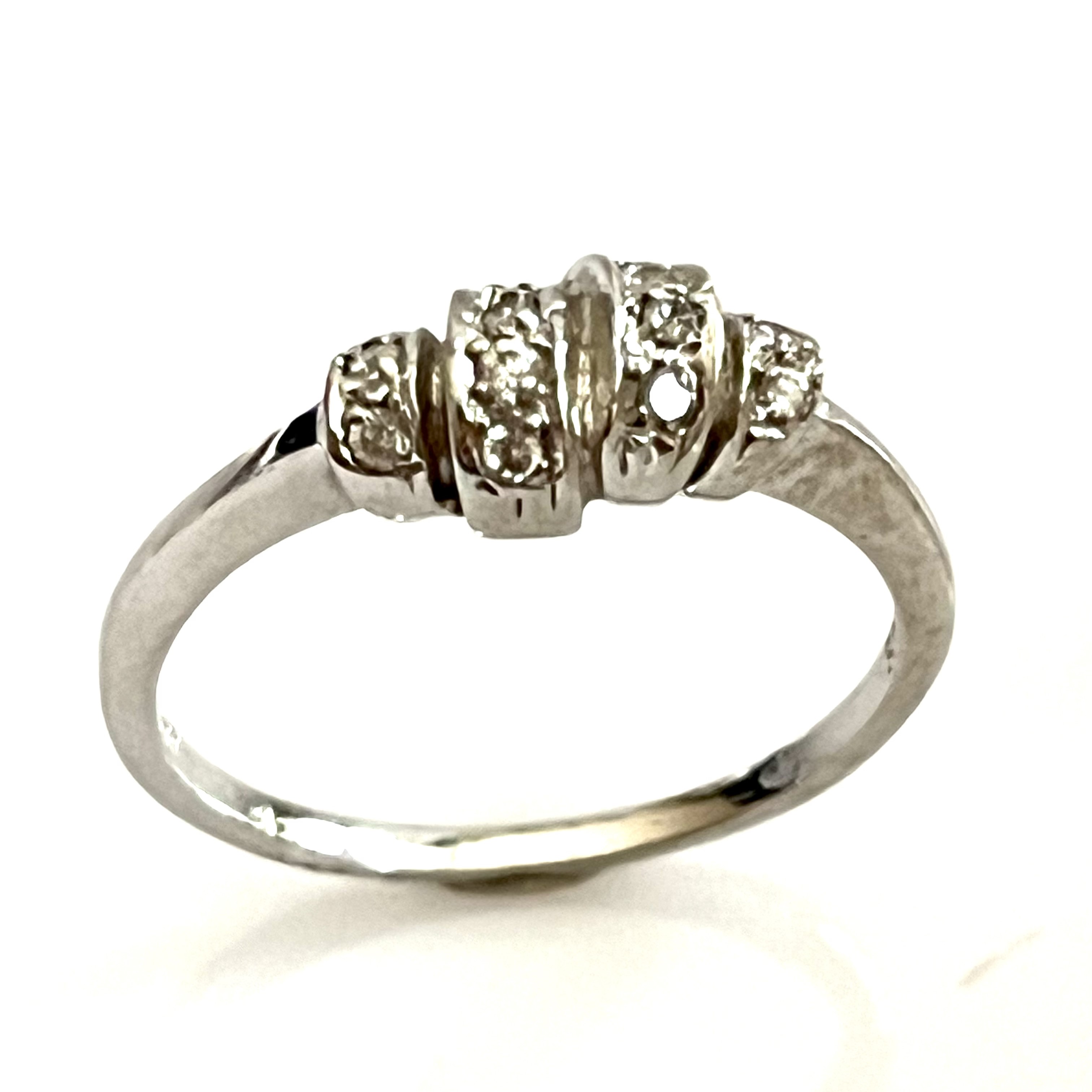 Zlatý prsten z bílého 14 kar zlata 2,42 gramů