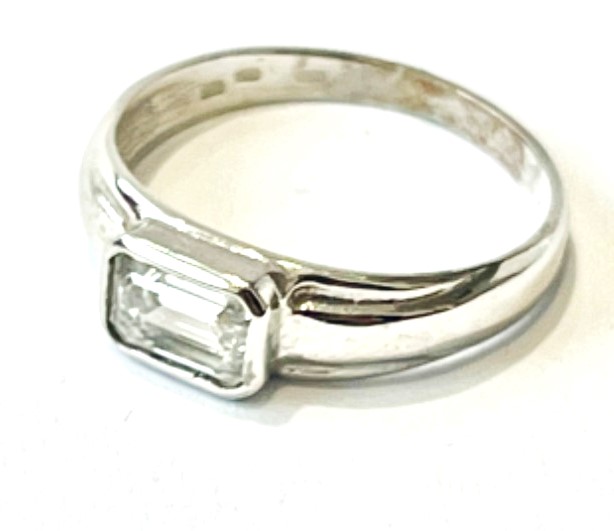 Zlatý prsten z bílého zlata 2,37 gramů