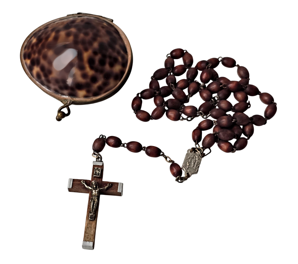 Růženec v původní etui – žíhaná mušle