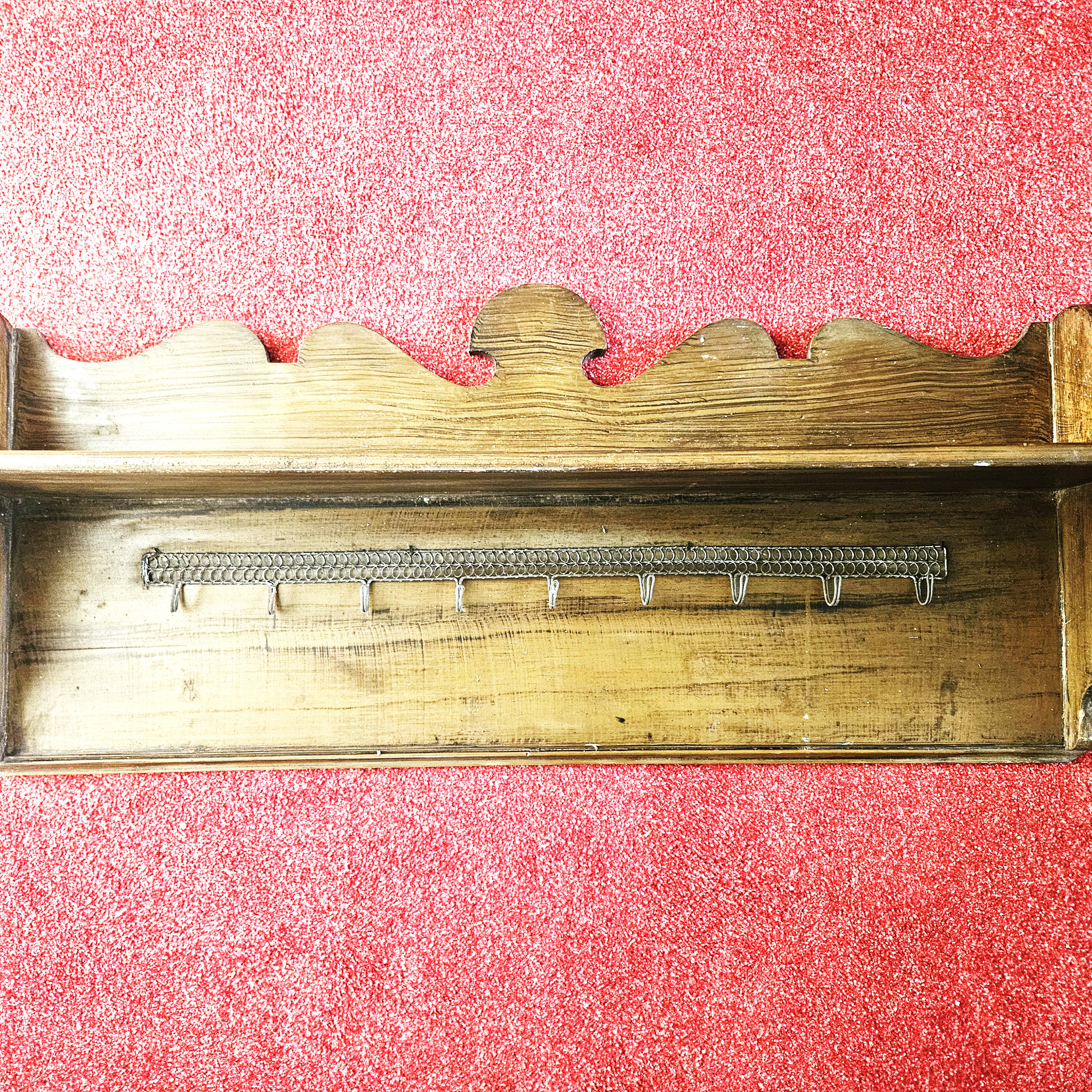 Starožitná dřevěná polička