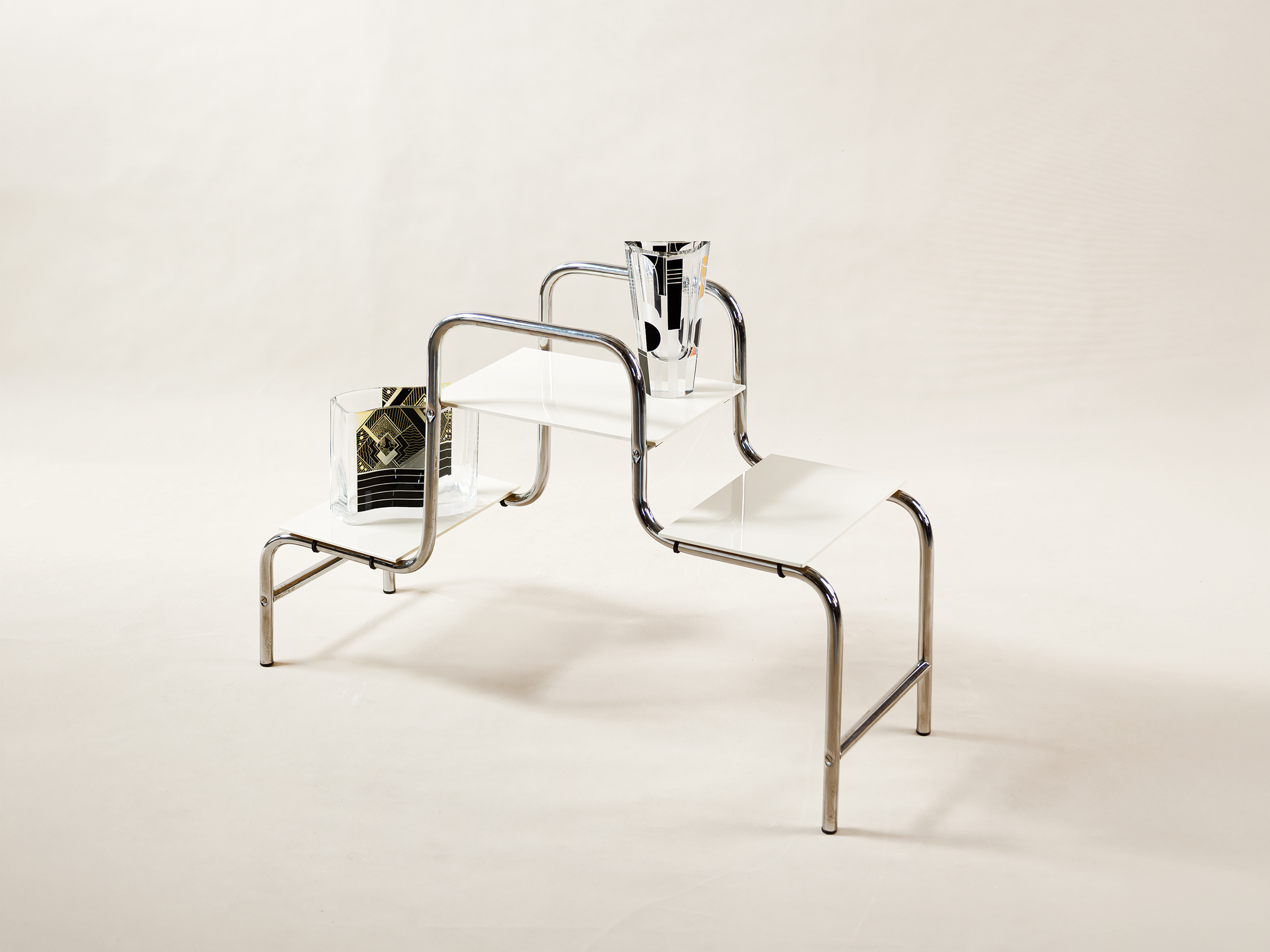 KVĚTINOVÝ ETAŽÉR-FUNKCIONALISMUS