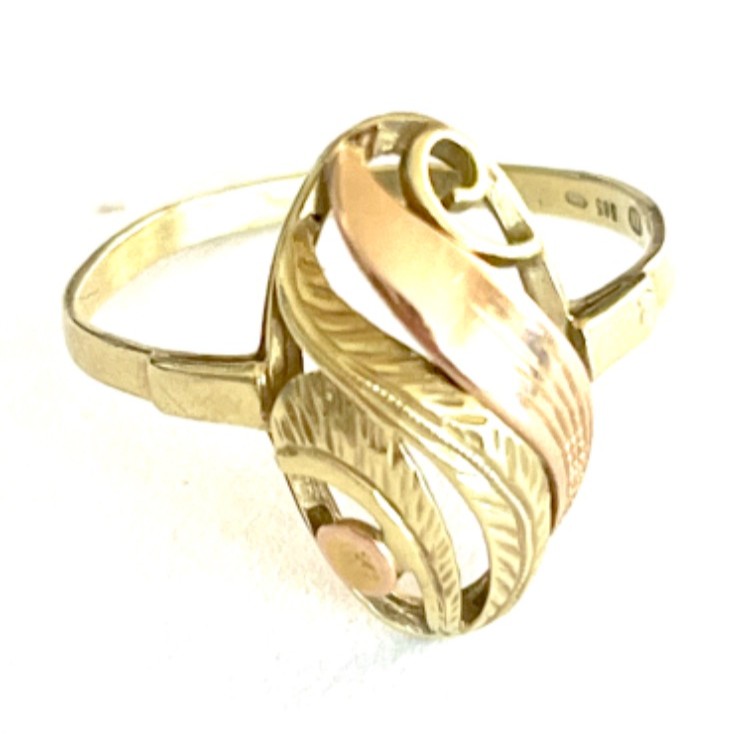 Výrazný zlatý prsten ze 14 karátového zlata 2,72 gramů vel 61