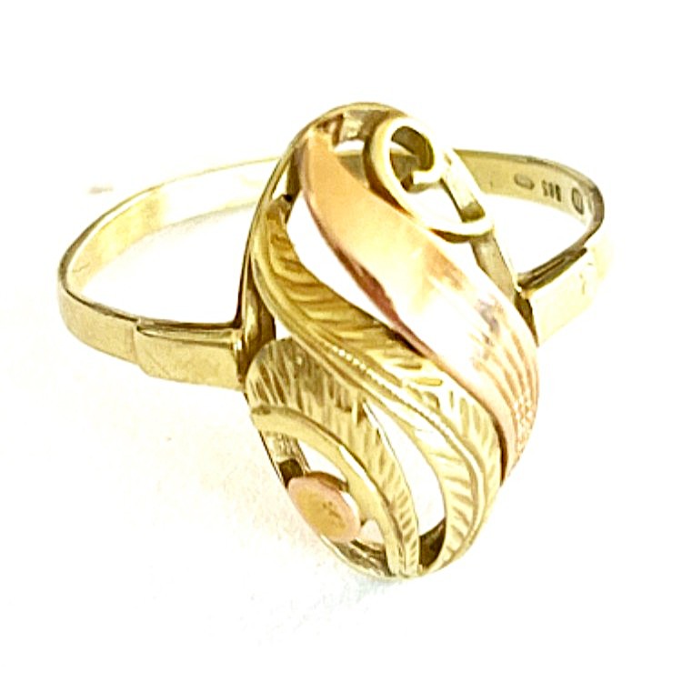 Výrazný zlatý prsten ze 14 karátového zlata 2,72 gramů vel 61