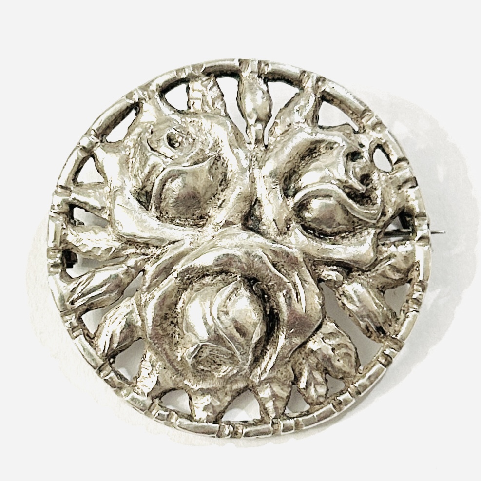 Stříbrná starožitná brož „růže“