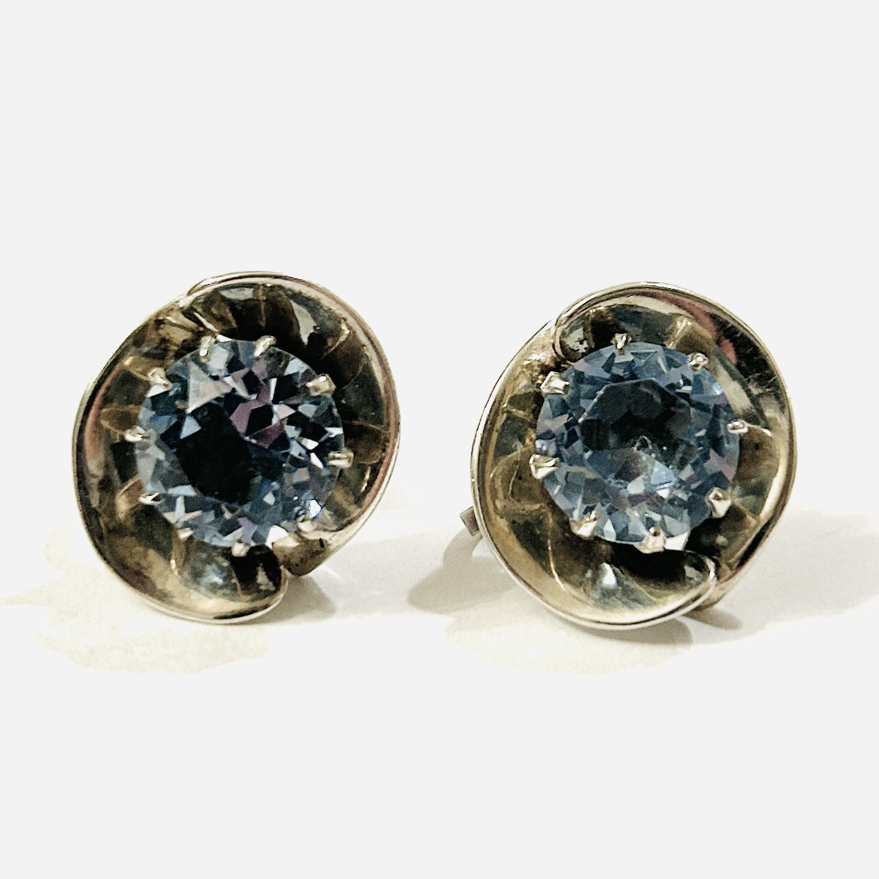 Stříbrné náušnice v bruselském stylu s modrými kameny