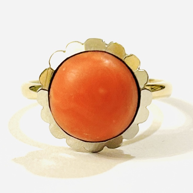 Zlatý art-deco prsten s mořským korálem