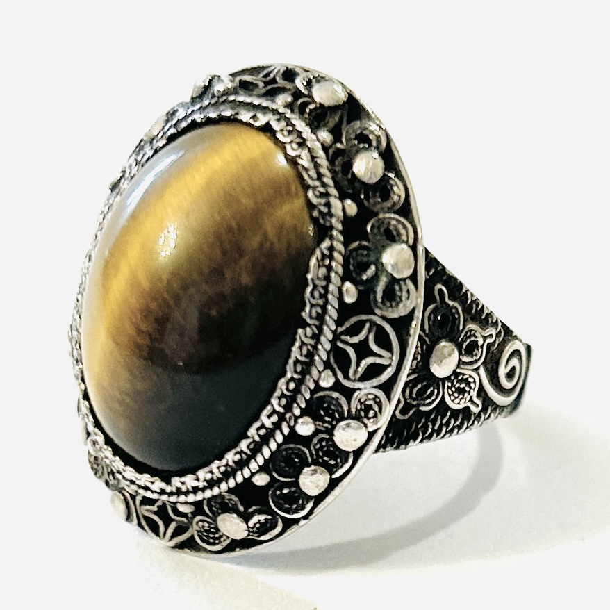 Stříbrný starožitný filigránový prsten s tygřím okem