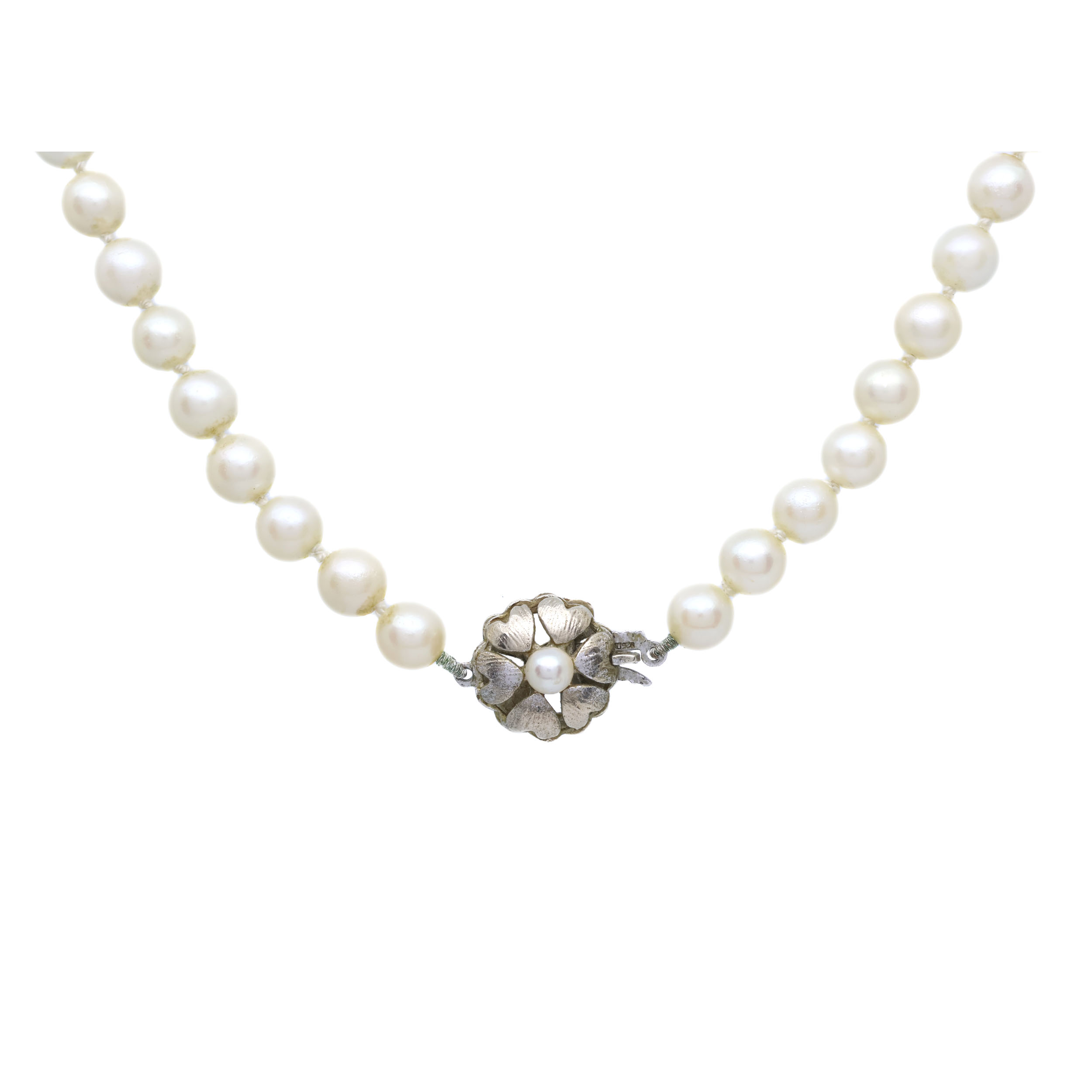 Perlový náhrdelník se zlatým zapínáním