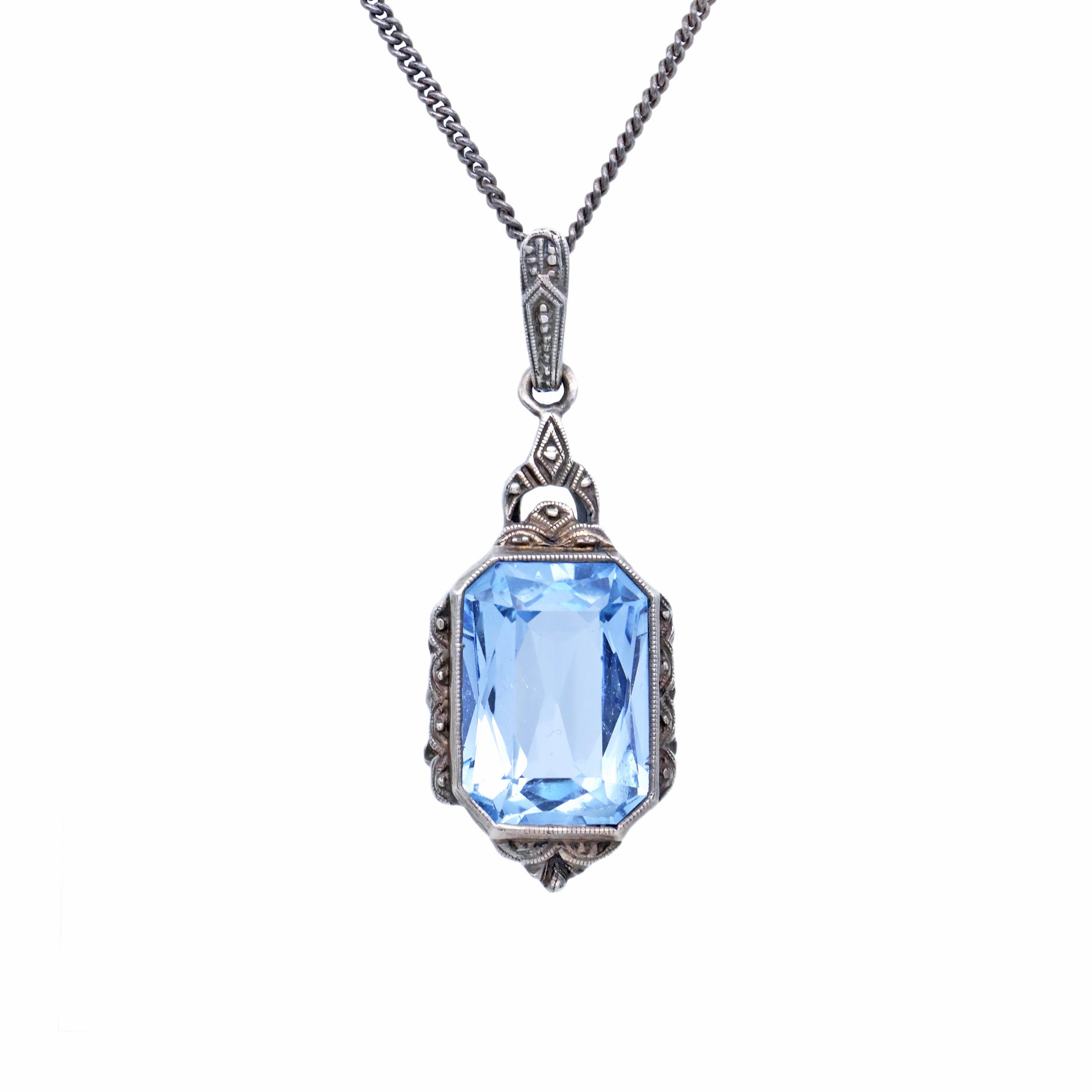 Art deco stříbrný přívěsek s topazem a řetízkem