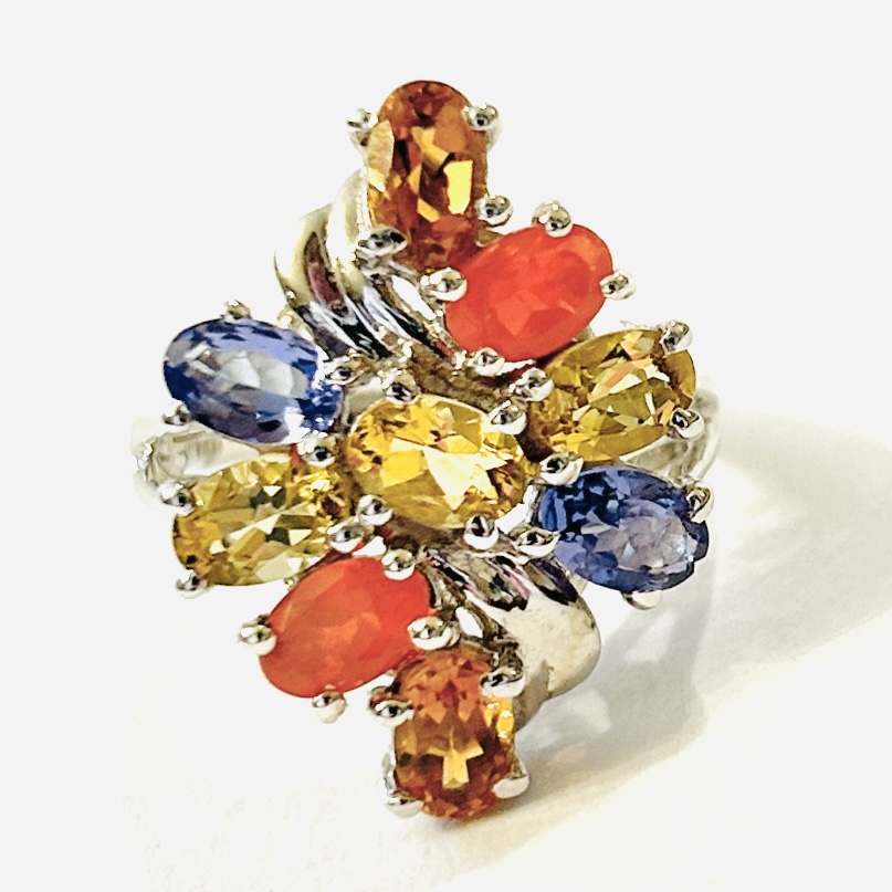 Stříbrný prsten s tanzanity, opály a citríny