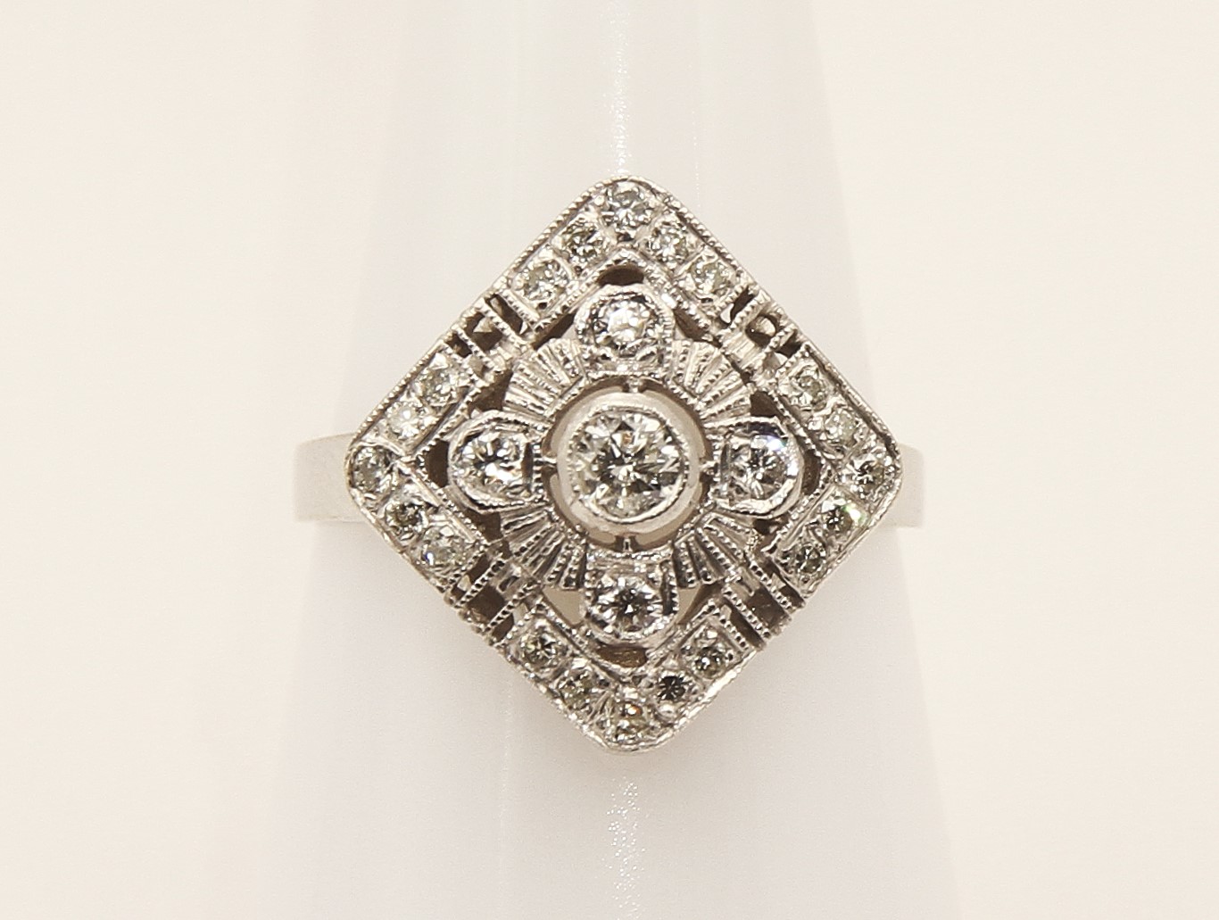 Art deco zlatý prsten s diamanty