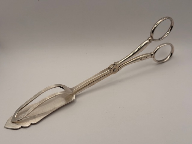 Stříbrné kleště na zákusky