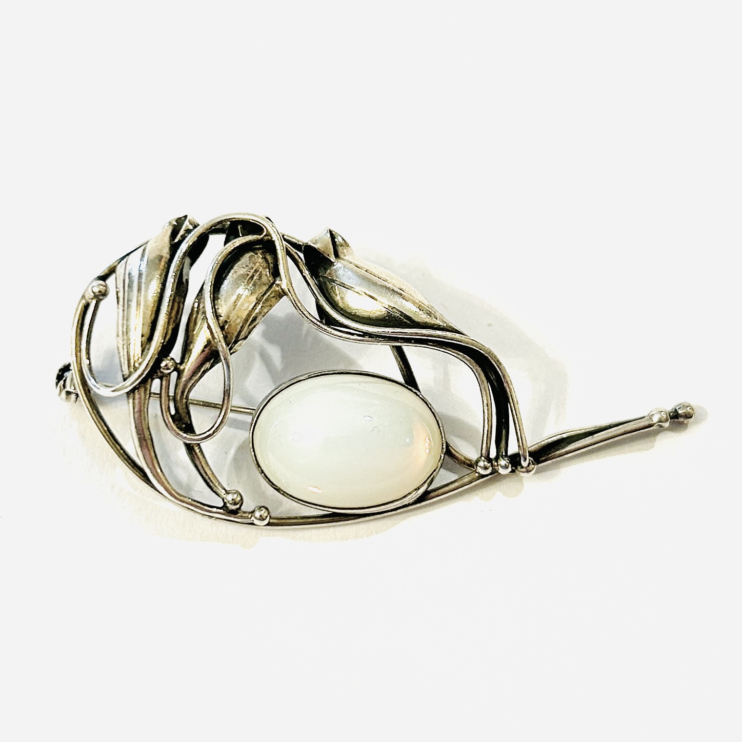 Stříbrná autorská brož s opálovým kamenem