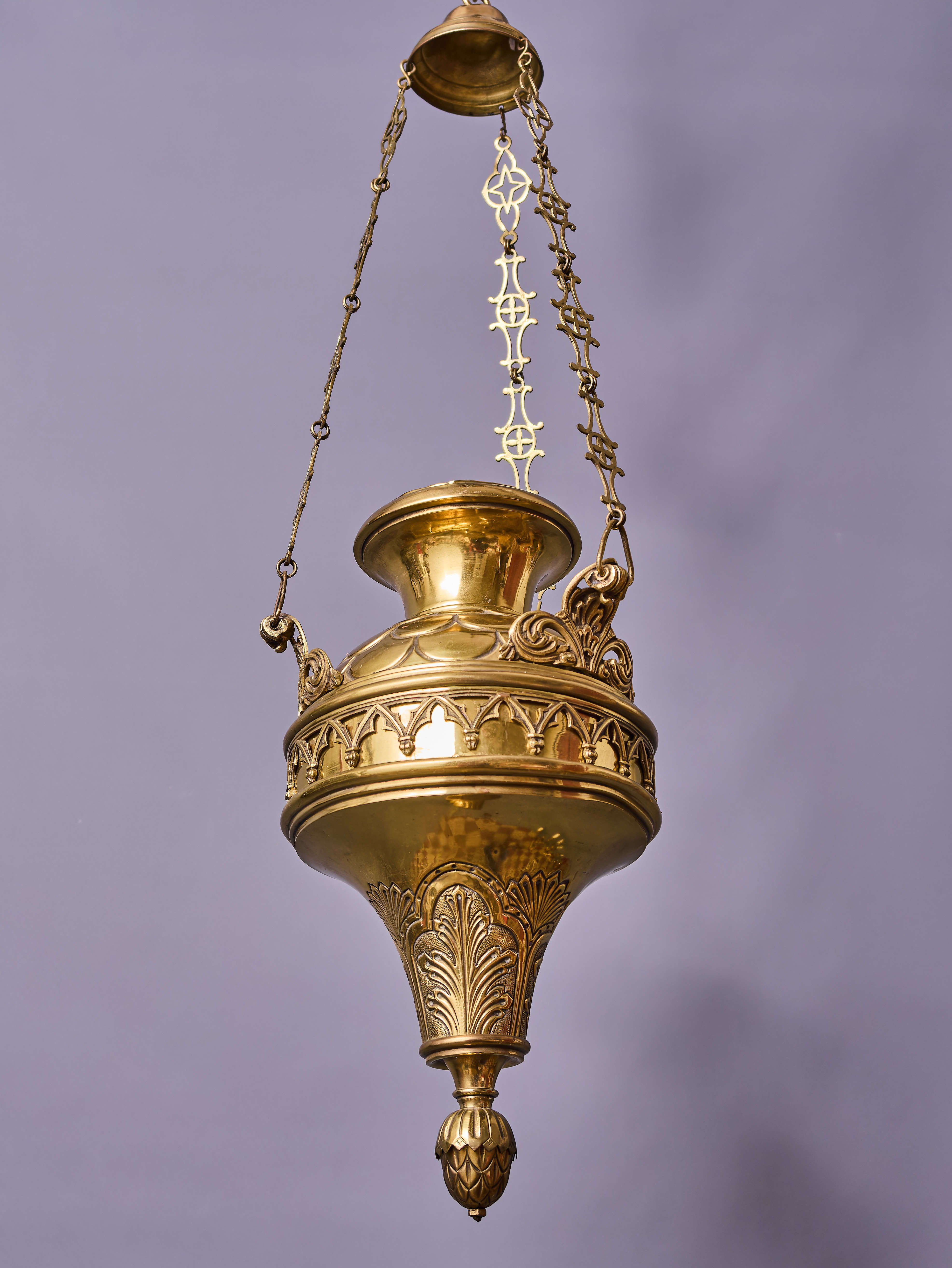 Neogotická závěsná chrámová olejová lampa – věčné světlo